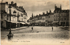 Avallon - La Place Vauban à Avallon