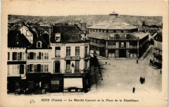 Sens - Le Marché Couvert et la Place de la République à Sens