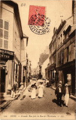 Sens - Grande Rue pres la Rue de l'Ecrivain à Sens