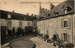 Bazoches-en-Morvan - Le Chateau cour d'honneur -
													89 Yonne
												
