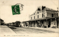 Sens - Le Quai de la Gare P. L. M à Sens