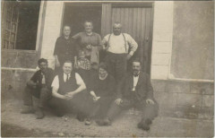 Carte photo Ault famille devant maison à Ault