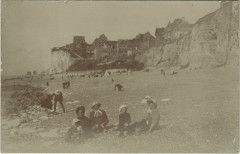 Carte photo Ault famille sur la Plage à Ault