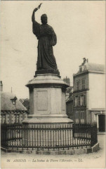 Amiens Statue de Pierre l'Ermite à Amiens