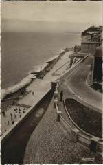 Ault Esplanade et la Plage à Ault