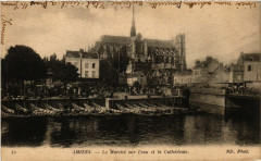 Amiens - Le Marché sur l'eau et la Cathédrale à Amiens