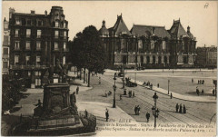 Lille Place de la Republique. Statue de Faidherbe. Palais des Arts à Lille