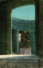 Reims - Moument au Morts - Sujet Central à Reims