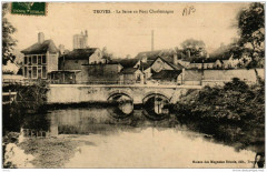 Troyes La Seine au Pont Charlemagne à Troyes
