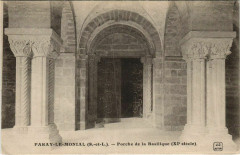 Paray-le-Monial Porche de la Basilique à Paray-le-Monial