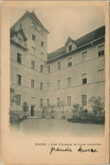 Macon Cour d'Honneur du Lycee Lamartine