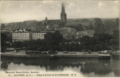Bayonne Place d'Armes et la Cathedrale France -
																					64100 Bayonne
																			