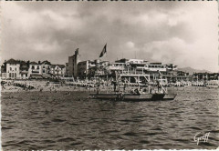 St Jean de Luz La Plage et le Casino France -
													64 Pyrénées Atlantiques
												