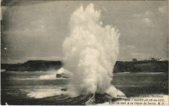 St Jean de Luz Effet de mer a la Digue de Socoa France