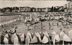 St Jean de Luz Les Jeux sur la Plage France -
													64 Pyrénées Atlantiques
												