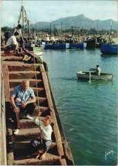 St Jean de Luz Le Port ,dans le fond, la Rhune France