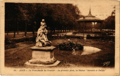 Agen - La Promenade du Gravier - Au premier plan la Statue Samson à Agen