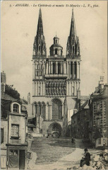 Angers La Chathedrale et montee Saint-Maurice à Angers