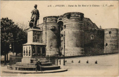 Angers Statue du Roi Rene et le Chateau à Angers