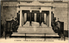 Nantes - Tombeau du General Lamoriciere dans La Cathédrale à Nantes