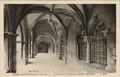 Fontevrault le Cloitre et l'entree de la Salle capitulaire