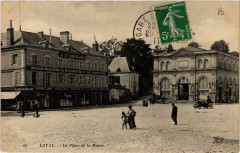 Laval La Place de la Mairie à Laval