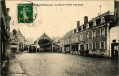La Place du Marché (côté droit) à Craon