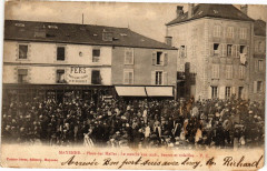 Mayenne - Place des Halles à Mayenne