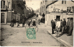 Mayenne - Grande Rue à Mayenne