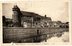 Laval-Le vieux Cháteau et la Mayenne à Mayenne