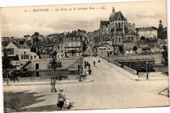 Mayenne-Le Pont et la Grande Rue à Mayenne