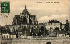 Mayenne-La Basilique et le Presbytére à Mayenne