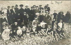 Carte photo Le Treport groupe sur la plage -
													76 Seine Maritime
												