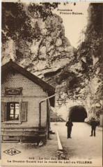 Le Col des Roches - La Douane Suisse sur la Route
