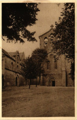Obazine - Entrée de l'Eglise et de l'Abbaye
