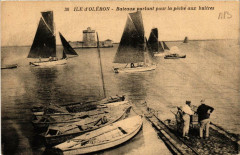 Ile-d'Oleron Bateaux partant pour la peche aux huitres