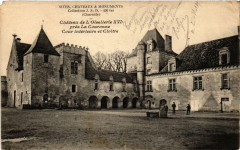 Chateau de l'Oisellerie Cour intérieure et Cloitre