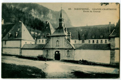 Isère Grande Chartreusele entrée du Couvent animé voitures