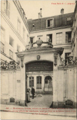 Paris (4e) 52 Rue de Sevigne. Rinceaux Urnes -
																					75004 Paris 4e
																			