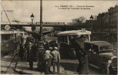 Carte postale ancienne Cours de Vincennes - Le départ des Tramways de banlieue
                                                                     à Paris 12e
                                