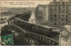 Carte postale ancienne Vue générale du Métropolitain Boulevard de Grenelle, vers Passy
                                                                     à Paris 15e
                                