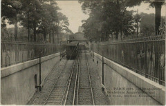 Carte postale ancienne Métropolitain Boulevard Auguste Blanqui - au fond Station Corvisart
                                                                     à Paris 13e
                                