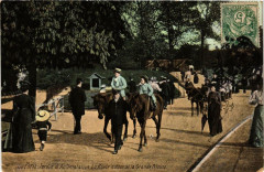 Jardin d'Acclimatation - La Route autour de la Grande Pelouse à Paris