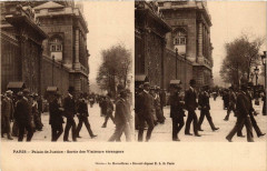 Paris 1e Palais de Justice. Sortie des Visiteurs étrangers