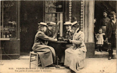 Paris Moderne Les Femmes Cocher. une partie de cartes