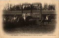 Paris Sports. Courses d'Auteuil Saut de la Haie des Tribunes