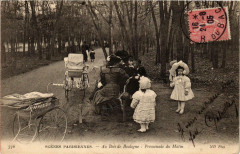 Carte postale ancienne Scènes Parisiennes -  Au Bois de Boulogne : Promenade du Matin
                                                                     à Paris 16e
                                