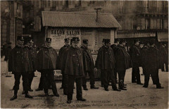 Paris le 1er Mai 1906 Place de la République Baraque