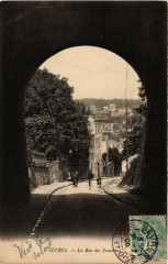 Sevres - La Rue des Fontaines à Sèvres