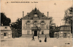 Montreuil-sous-Bois - La Mairie à Montreuil